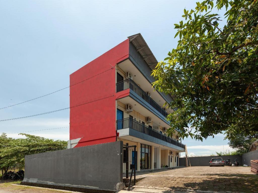 Richmond Guest House Cirebon Redpartner Exterior photo